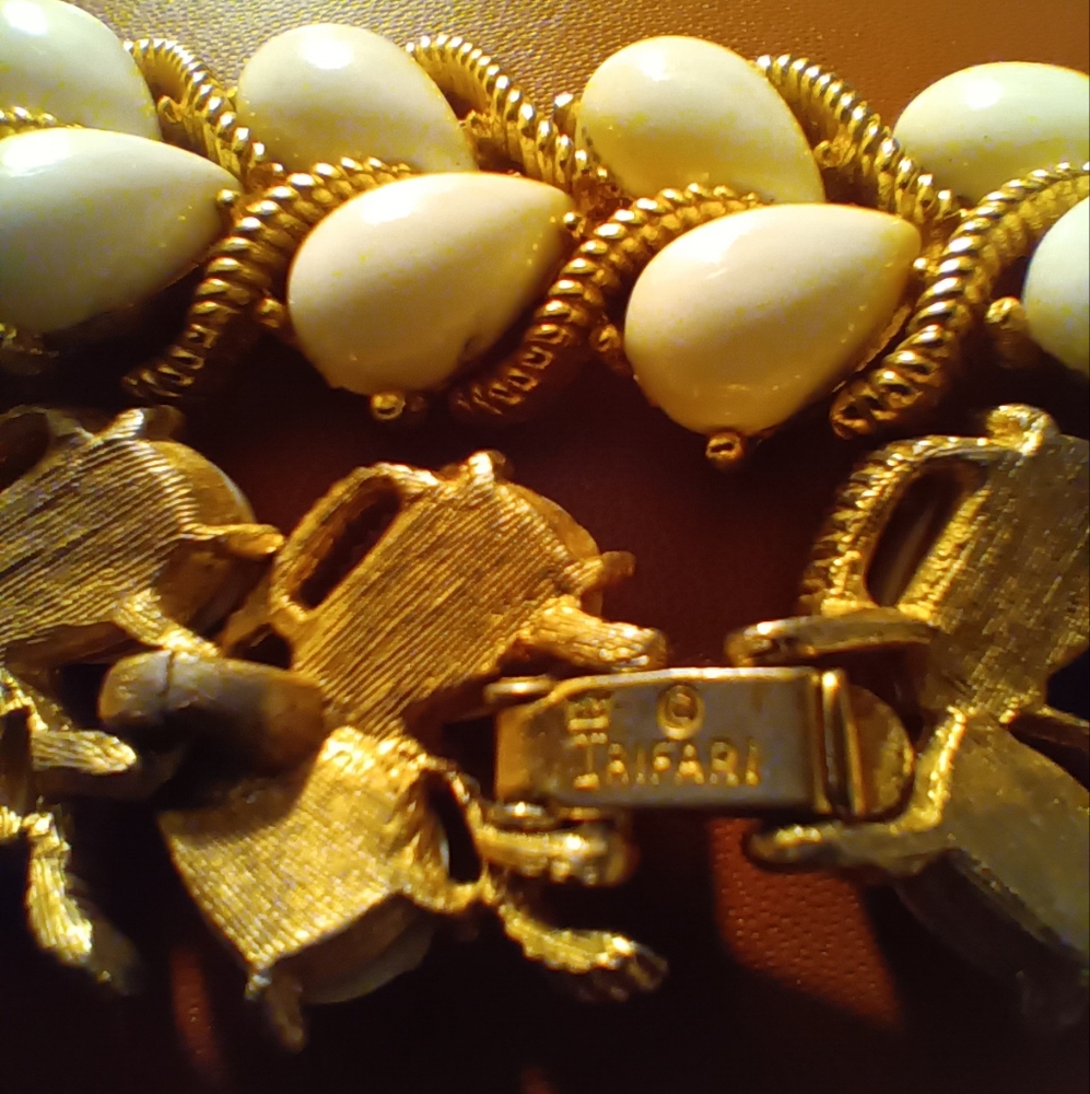 Trifari Bracelet - Picture 5 of 6